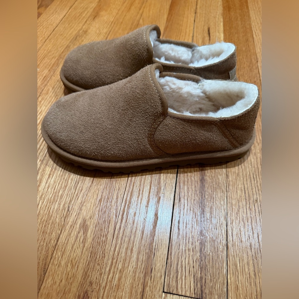 Ugg Slippers Brand New - Men’s Size 5 (will fit a women’s 6/7)